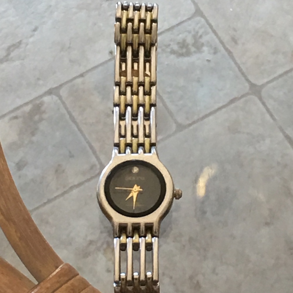 Rounded fashion Watch